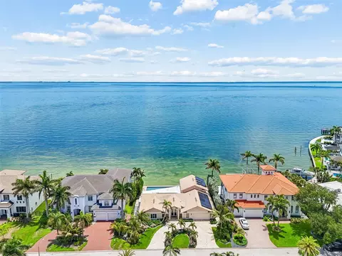 2038 Carolina Ave NE, Saint Petersburg, FL 33703