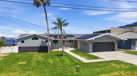 8211 Hayward Ln, Port Richey, FL 34668