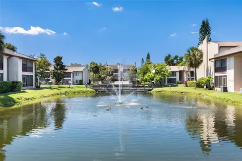 3840 N Lake Dr #125, Tampa, FL 33614