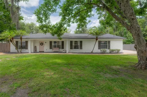 608 Sunset Ln, Lutz, FL 33549