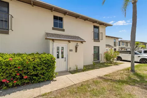 552 Plaza Seville Ct #97, Treasure Island, FL 33706