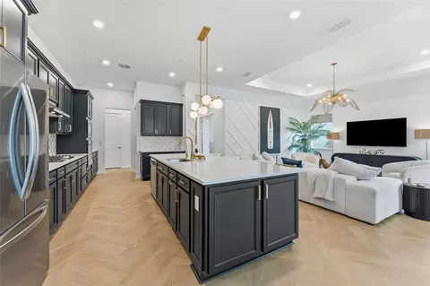 Kitchen - 11353 Outrigger Pl, Parrish, FL 34219 photo 2 of 4