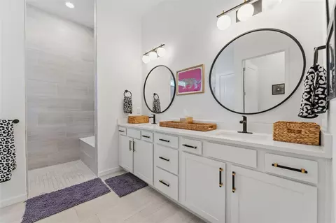Bath - 11353 Outrigger Pl, Parrish, FL 34219 photo 2 of 9