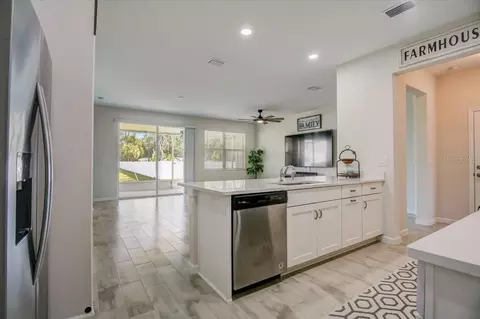 Kitchen - 10916 Quickwater Ct, Riverview, FL 33569 photo 4 of 4