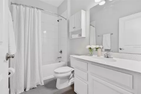 Bath - 10945 High Noon Trl, Parrish, FL 34219 photo 1 of 4