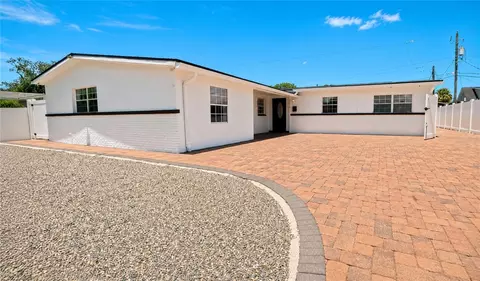 6033 Ambassador Dr, Tampa, FL 33615