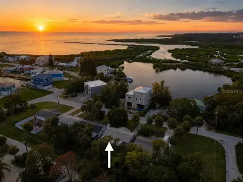 6826 Driftwood Dr, Hudson, FL 34667