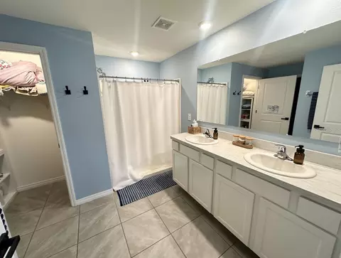 Bath - 6830 SE 3rd Loop, Ocala, FL 34472 photo 2 of 2