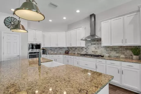 Kitchen - 1210 Lorea Ln, Brandon, FL 33511 photo 2 of 5