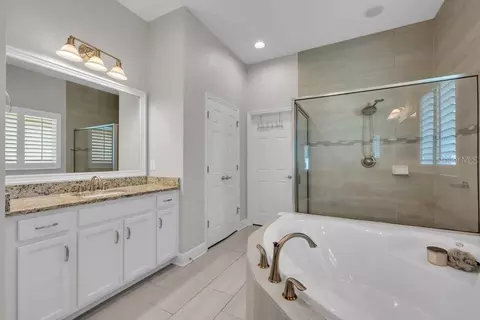 Bath - 1210 Lorea Ln, Brandon, FL 33511 photo 2 of 4
