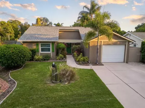 1613 St Catherine Dr E, Dunedin, FL 34698