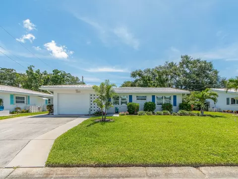 9259 142nd St, Seminole, FL 33776
