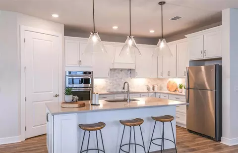 Kitchen - 11268 Meadow River Way, Parrish, FL 34219 photo 2 of 3