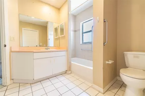 Bath - 10419 Crestfield Dr, Riverview, FL 33569 photo 5 of 5