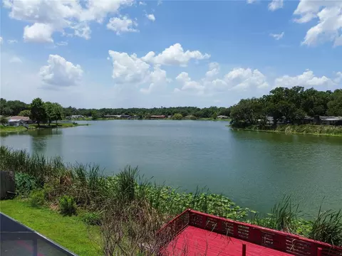912 Shangri La Dr, Seffner, FL 33584