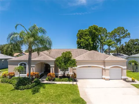 690 Weathersfield Dr, Dunedin, FL 34698