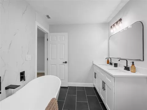 Bath - 15901 Dover Cliffe Dr, Lutz, FL 33548 photo 2 of 8