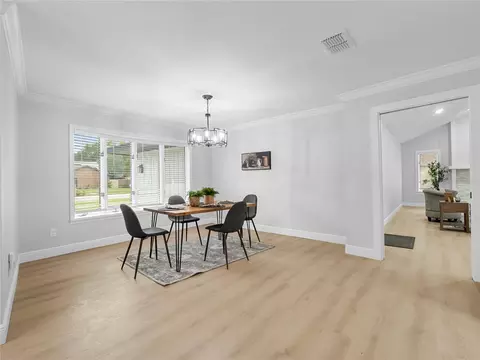 Dining - 15901 Dover Cliffe Dr, Lutz, FL 33548 photo 2 of 3