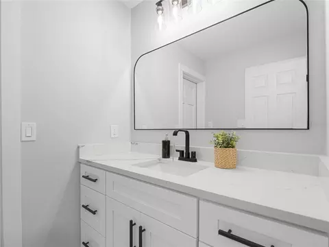 Bath - 15901 Dover Cliffe Dr, Lutz, FL 33548 photo 6 of 8