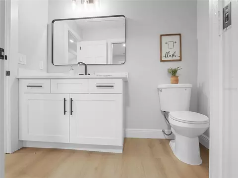 Bath - 15901 Dover Cliffe Dr, Lutz, FL 33548 photo 5 of 8