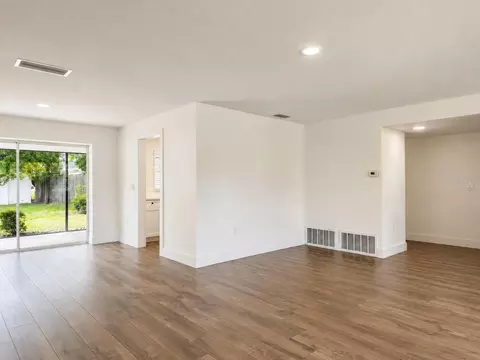 Living - 810 Allamanda Dr, Largo, FL 33770 photo 2 of 5