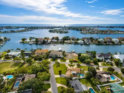 View/Area - 810 Allamanda Dr, Largo, FL 33770 photo 3 of 4