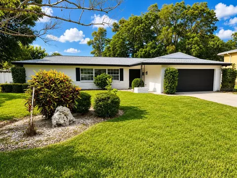 Exterior - 810 Allamanda Dr, Largo, FL 33770 photo 3 of 4