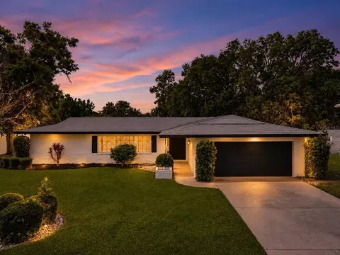 Exterior - 810 Allamanda Dr, Largo, FL 33770 photo 2 of 4
