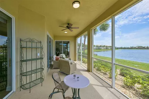 1440 Emerald Dunes Dr, Sun City Center, FL 33573
