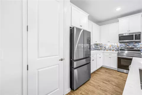 Kitchen - 11332 Gallatin Trl, Parrish, FL 34219 photo 6 of 7