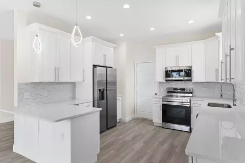 Kitchen - 5424 Hammock View Ln, Apollo Beach, FL 33572 photo 3 of 4