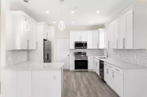 Kitchen - 5424 Hammock View Ln, Apollo Beach, FL 33572 photo 2 of 4