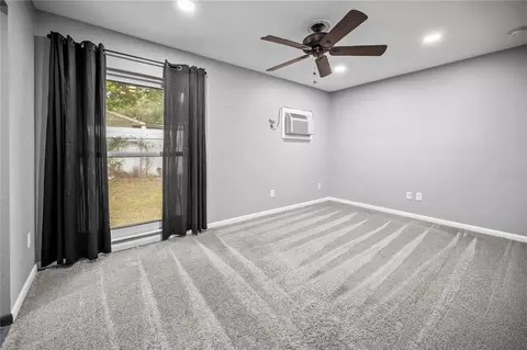 Bedroom - 2015 Ronald Cir, Seffner, FL 33584 photo 2 of 7