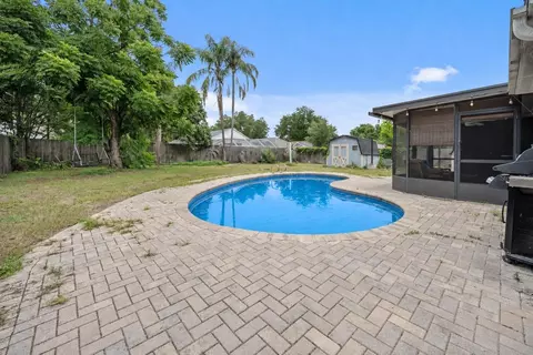 Exterior - 2015 Ronald Cir, Seffner, FL 33584 photo 6 of 11