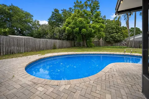 Exterior - 2015 Ronald Cir, Seffner, FL 33584 photo 5 of 11