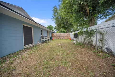 Exterior - 2015 Ronald Cir, Seffner, FL 33584 photo 10 of 11