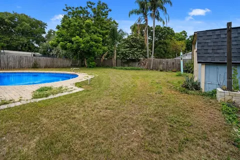 Exterior - 2015 Ronald Cir, Seffner, FL 33584 photo 7 of 11