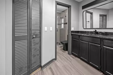 Bath - 2015 Ronald Cir, Seffner, FL 33584 photo 1 of 5