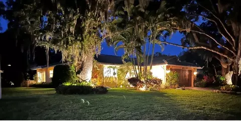 1529 E Dorchester Dr, Palm Harbor, FL 34684