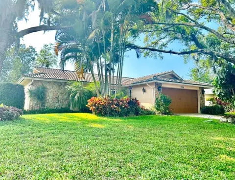 1529 E Dorchester Dr, Palm Harbor, FL 34684