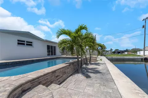 Exterior - 10216 Spoonbill Rd E, Bradenton, FL 34209 photo 1 of 3