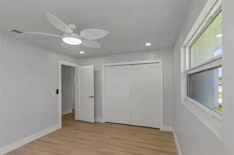 Bedroom - 10216 Spoonbill Rd E, Bradenton, FL 34209 photo 5 of 7