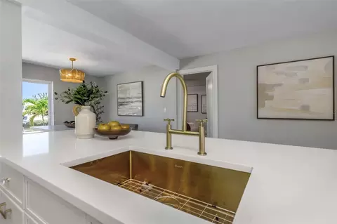 Kitchen - 10216 Spoonbill Rd E, Bradenton, FL 34209 photo 6 of 8