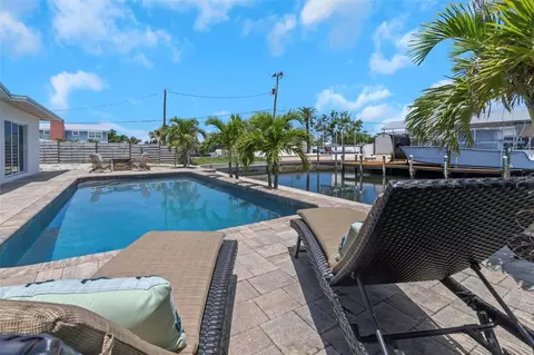 Exterior - 10216 Spoonbill Rd E, Bradenton, FL 34209 photo 2 of 3
