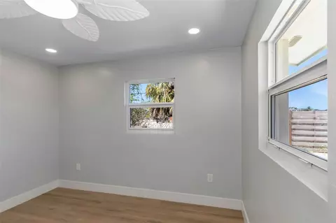 Bedroom - 10216 Spoonbill Rd E, Bradenton, FL 34209 photo 6 of 7