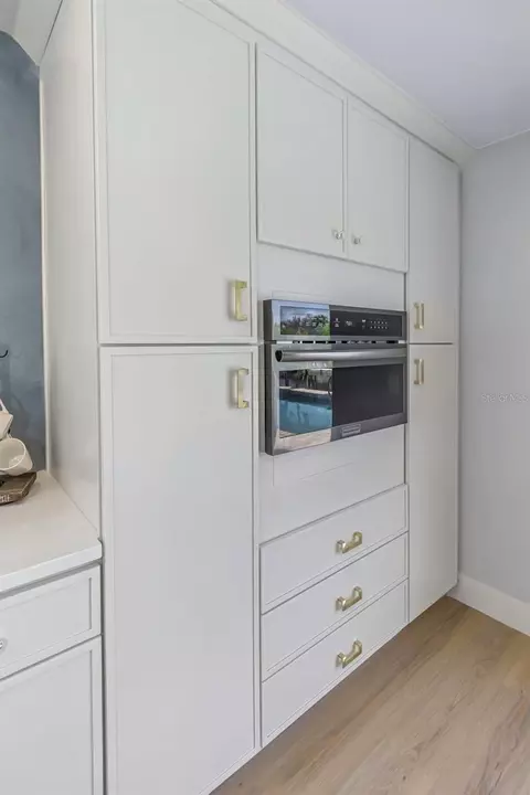 Kitchen - 10216 Spoonbill Rd E, Bradenton, FL 34209 photo 8 of 8