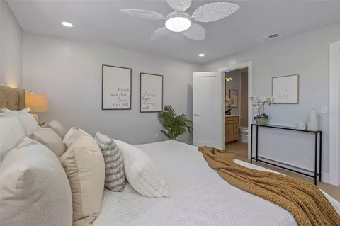 Bedroom - 10216 Spoonbill Rd E, Bradenton, FL 34209 photo 3 of 7