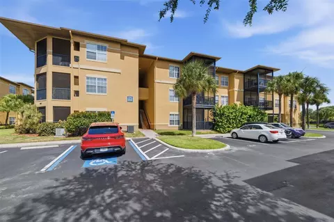 4323 Bayside Village Dr #325, Tampa, FL 33615