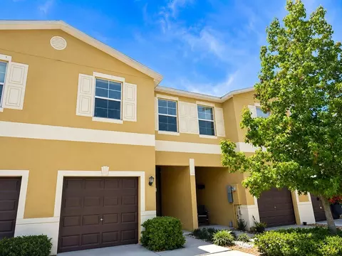 2110 Golden Falcon Dr, Ruskin, FL 33570