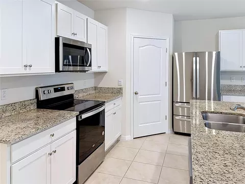 Kitchen - 533 Talisi Loop, Saint Cloud, FL 34771 photo 3 of 5
